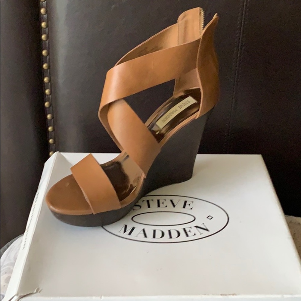 Steve Madden Brown Wedges